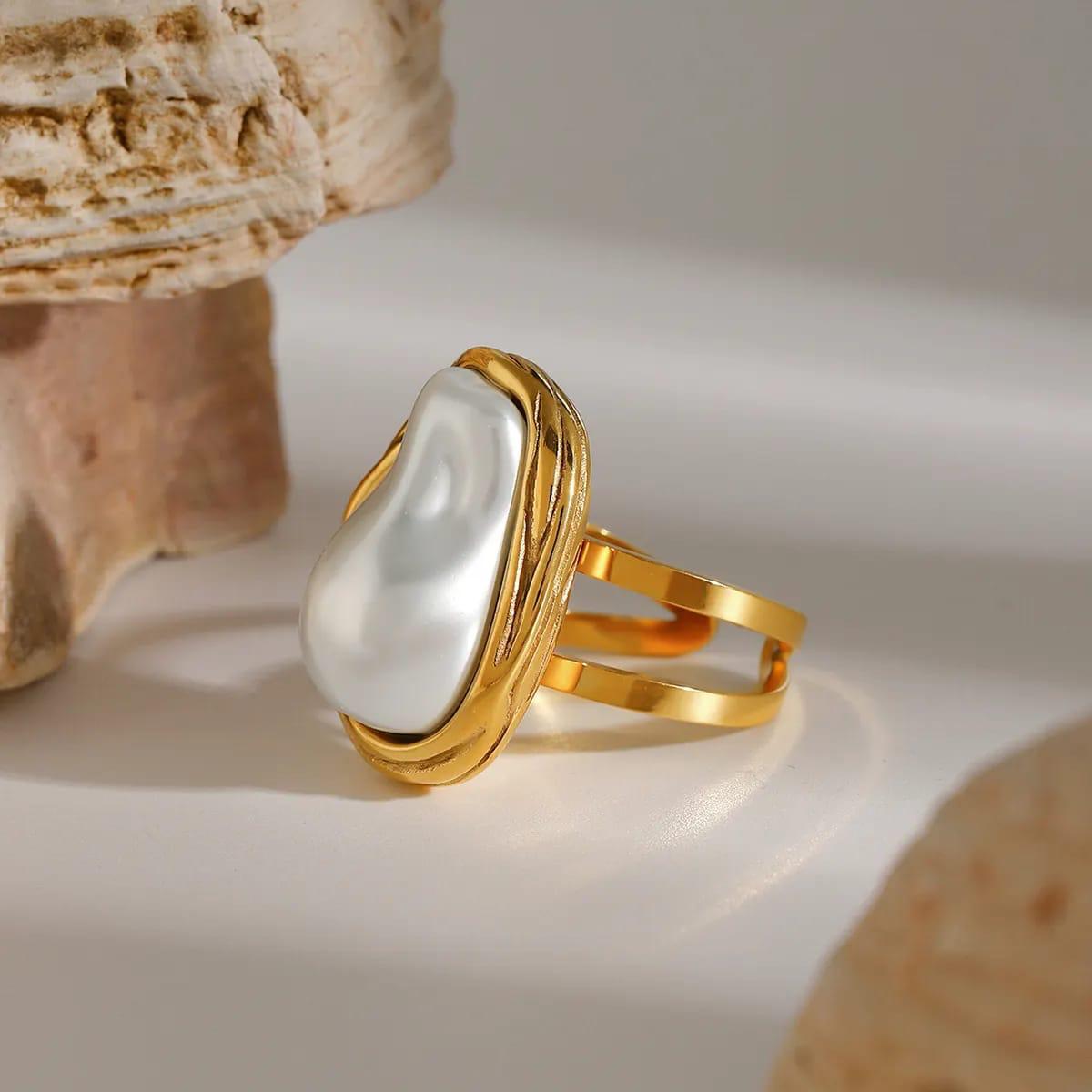 Luna Pearl Ring