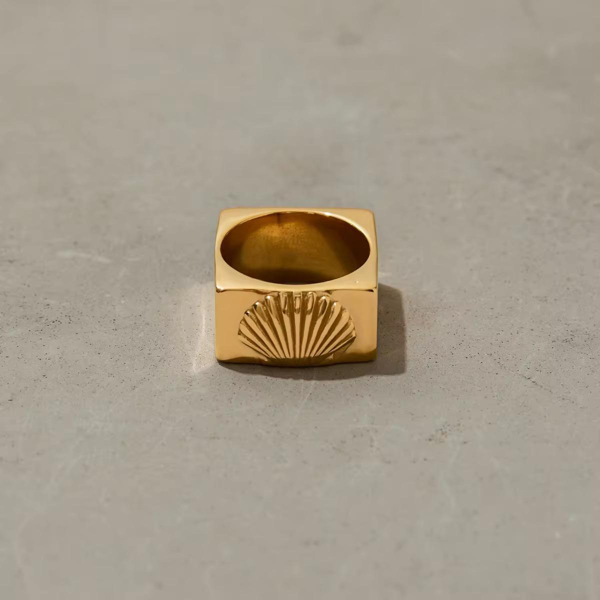 Luna Shell Ring