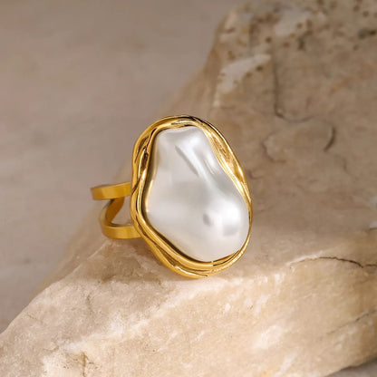 Luna Pearl Ring