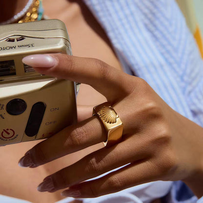 Luna Shell Ring